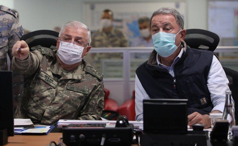 Milli Savunma Bakanı Hulusi Akar, Harekat Merkezi'nde