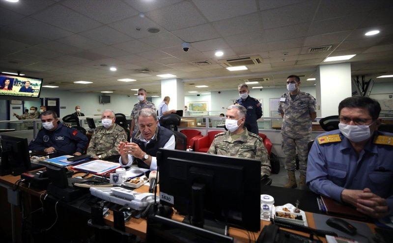 Milli Savunma Bakanı Hulusi Akar, Harekat Merkezi'nde