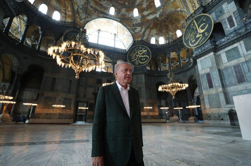 Cumhurbaşkanı Erdoğan, Ayasofya Camii'ni inceledi 