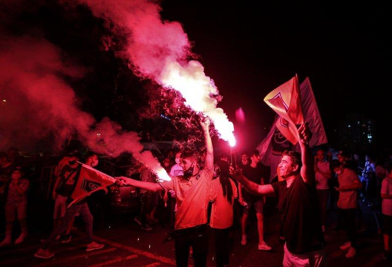 Başakşehirli Taraftarların şampiyonluk kutlamaları