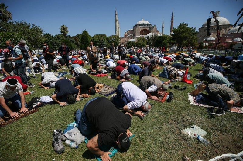 Ayasofya Camii'nde ilk namaz heyecanı 