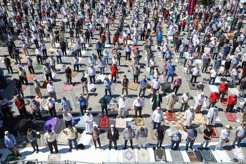 Ayasofya Camii'nde ilk namaz heyecanı 