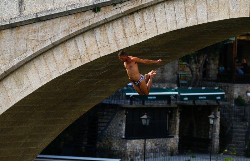 Bosna'da 454. Geleneksel Mostar Köprüsü Atlayışları