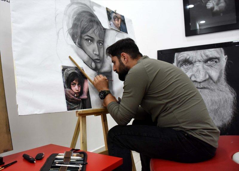 Muşlu grafikerden hiperrealist çizimler