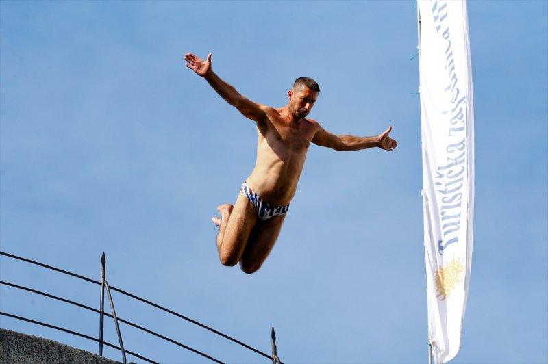 Bosna'da 454. Geleneksel Mostar Köprüsü Atlayışları