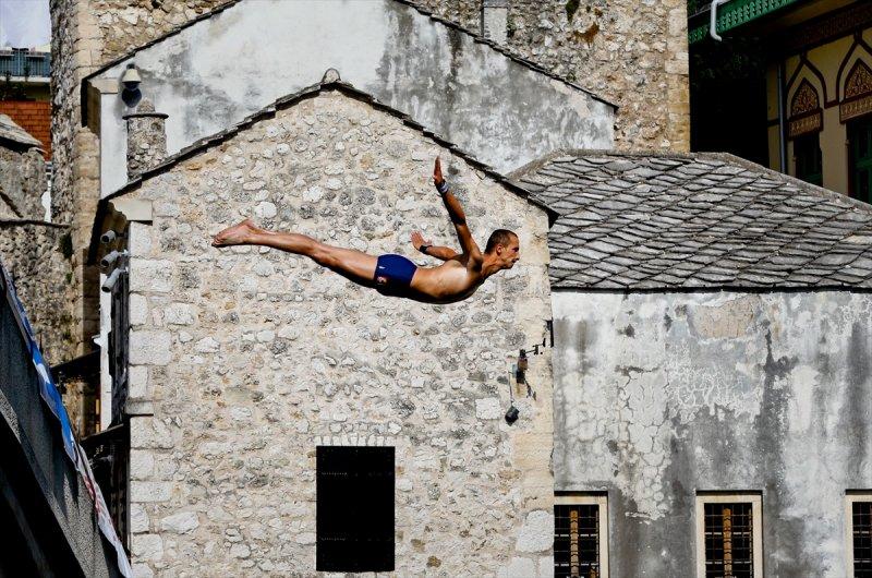 Bosna'da 454. Geleneksel Mostar Köprüsü Atlayışları