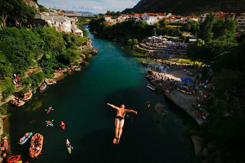 Bosna'da 454. Geleneksel Mostar Köprüsü Atlayışları