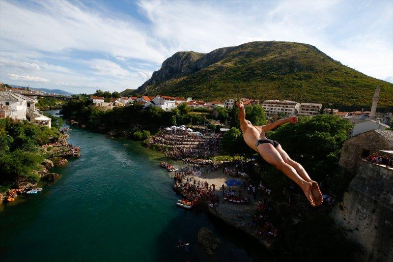 Bosna'da 454. Geleneksel Mostar Köprüsü Atlayışları