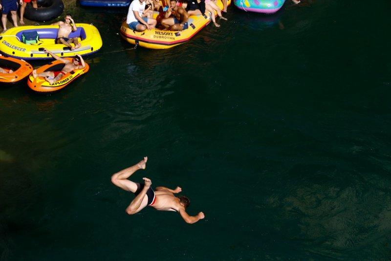 Bosna'da 454. Geleneksel Mostar Köprüsü Atlayışları