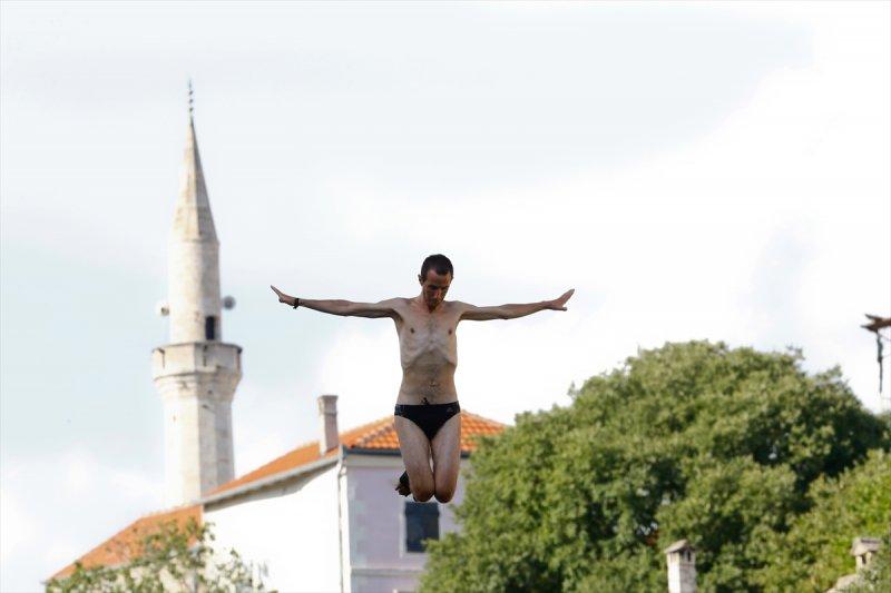 Bosna'da 454. Geleneksel Mostar Köprüsü Atlayışları