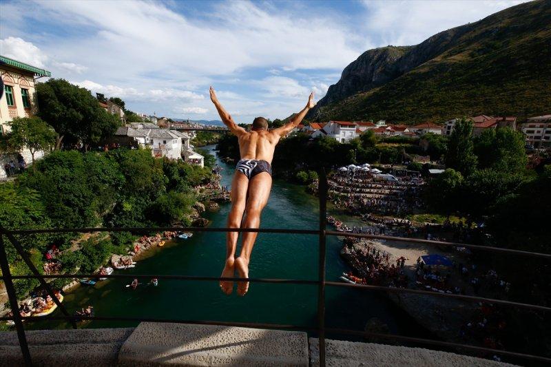 Bosna'da 454. Geleneksel Mostar Köprüsü Atlayışları