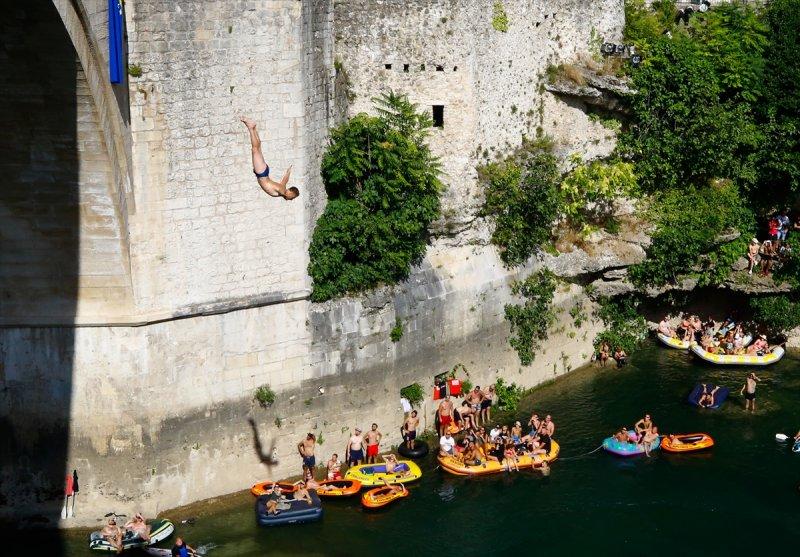 Bosna'da 454. Geleneksel Mostar Köprüsü Atlayışları