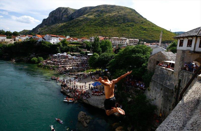 Bosna'da 454. Geleneksel Mostar Köprüsü Atlayışları
