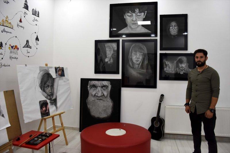 Muşlu grafikerden hiperrealist çizimler