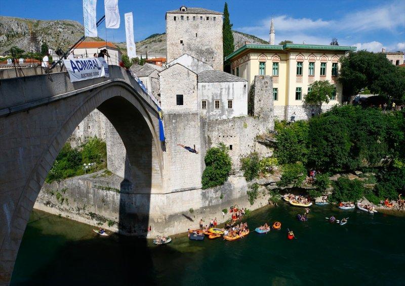 Bosna'da 454. Geleneksel Mostar Köprüsü Atlayışları
