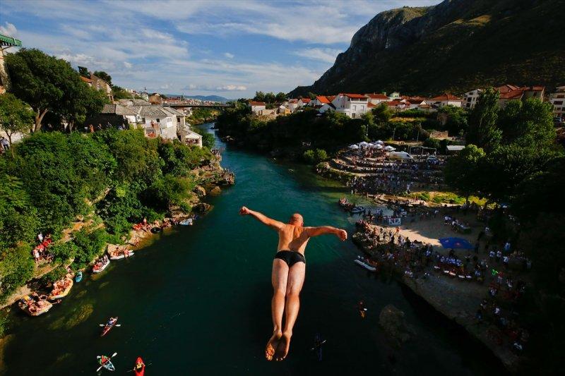 Bosna'da 454. Geleneksel Mostar Köprüsü Atlayışları
