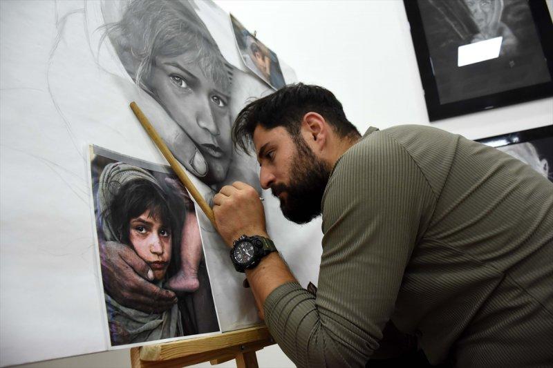 Muşlu grafikerden hiperrealist çizimler