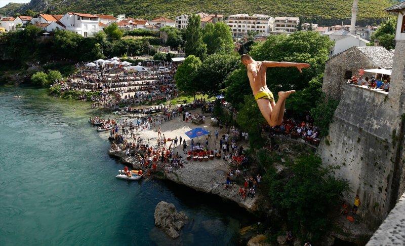 Bosna'da 454. Geleneksel Mostar Köprüsü Atlayışları