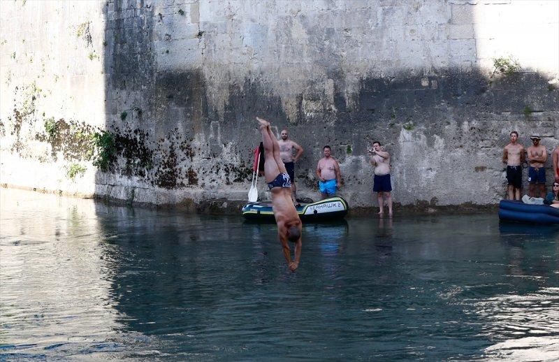 Bosna'da 454. Geleneksel Mostar Köprüsü Atlayışları