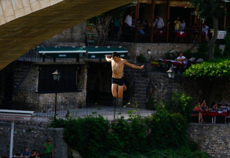 Bosna'da 454. Geleneksel Mostar Köprüsü Atlayışları