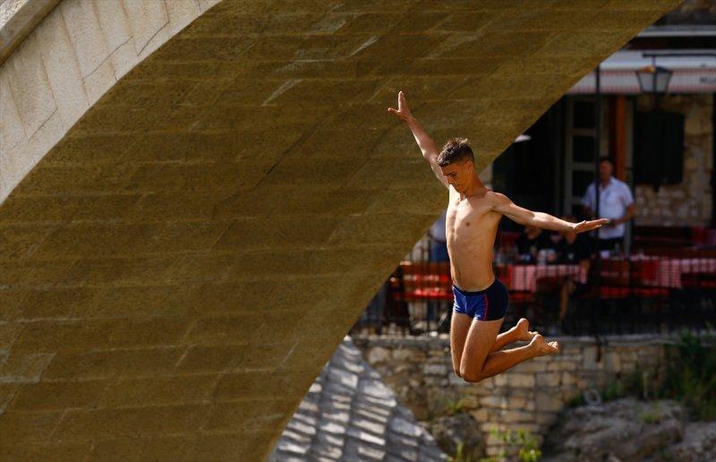 Bosna'da 454. Geleneksel Mostar Köprüsü Atlayışları