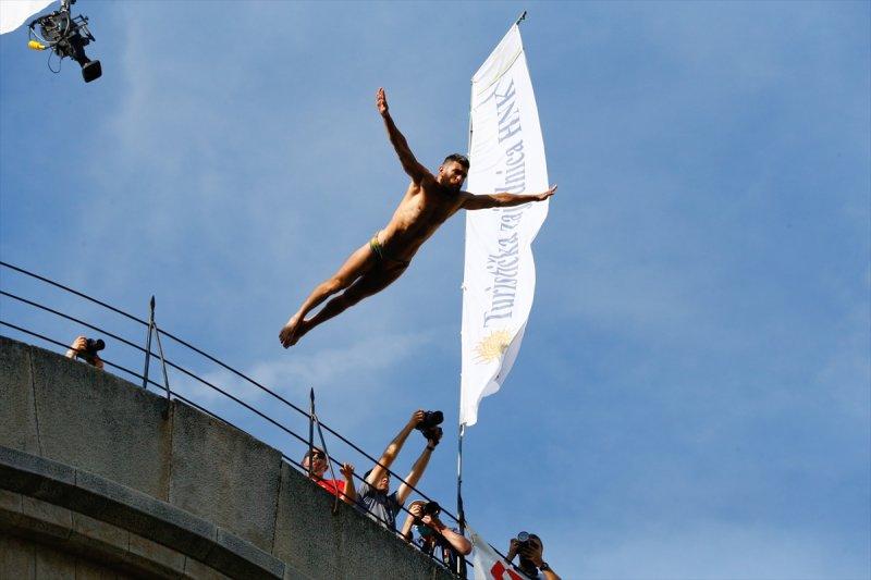 Bosna'da 454. Geleneksel Mostar Köprüsü Atlayışları