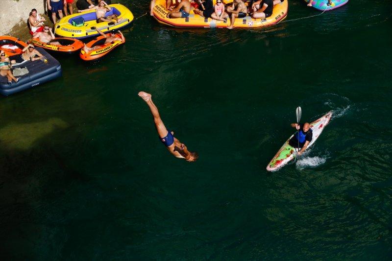 Bosna'da 454. Geleneksel Mostar Köprüsü Atlayışları