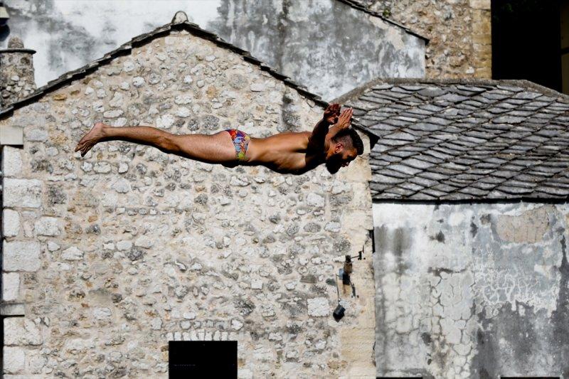 Bosna'da 454. Geleneksel Mostar Köprüsü Atlayışları