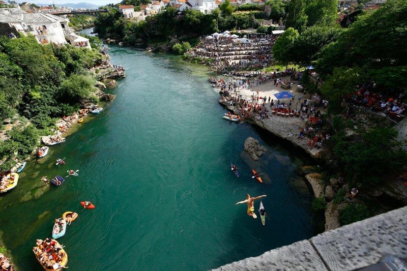 Bosna'da 454. Geleneksel Mostar Köprüsü Atlayışları