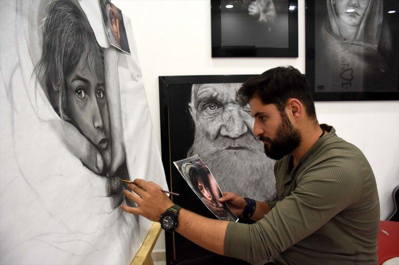 Muşlu grafikerden hiperrealist çizimler