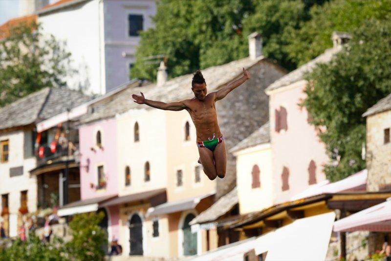 Bosna'da 454. Geleneksel Mostar Köprüsü Atlayışları