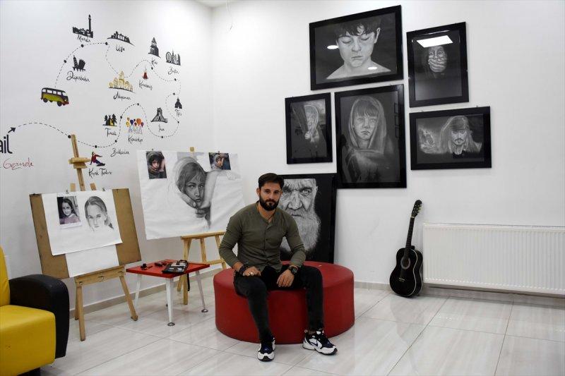 Muşlu grafikerden hiperrealist çizimler