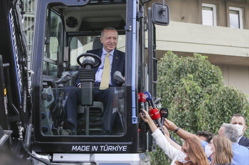 Cumhurbaşkanı Erdoğan, milli iş makinasını test etti
