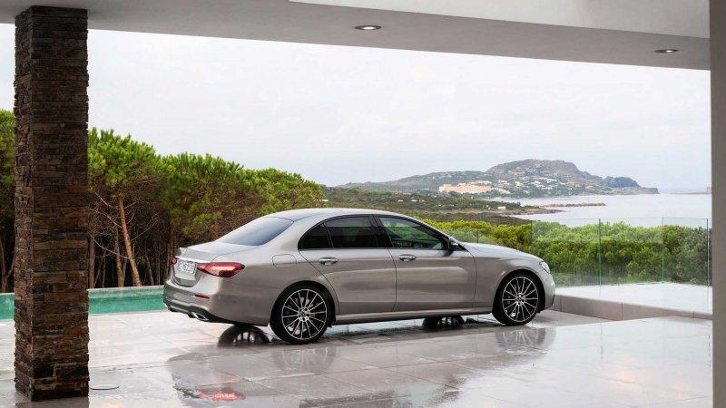Yenilenen Mercedes E serisi Türkiye'de satışta