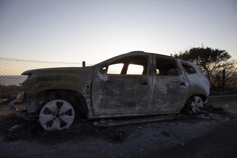 İzmir'de otlukta çıkan yangın, 50 aracı yaktı