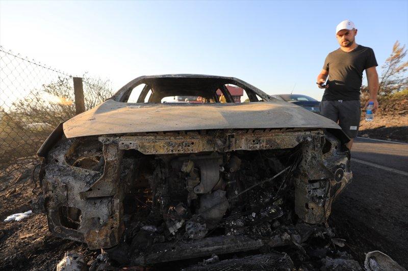 İzmir'de otlukta çıkan yangın, 50 aracı yaktı