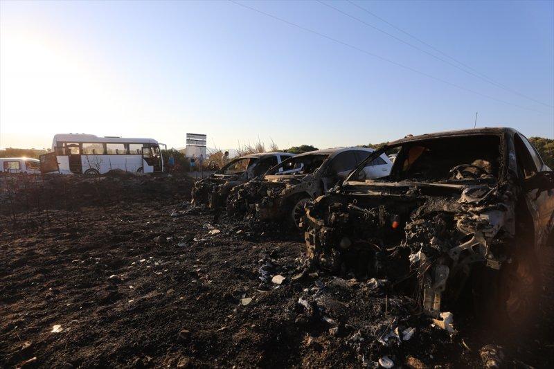 İzmir'de otlukta çıkan yangın, 50 aracı yaktı