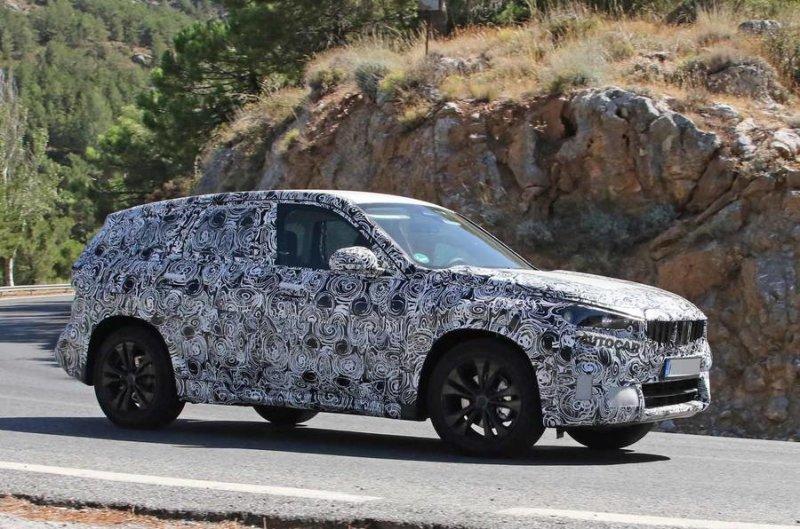 2022 BMW X1 test sırasında bir kez daha kameralara yakalandı