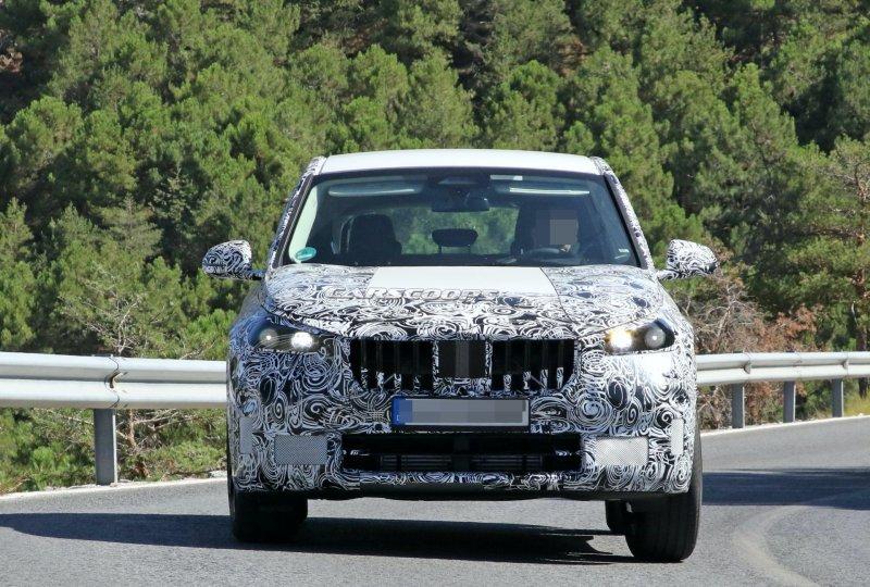 2022 BMW X1 test sırasında bir kez daha kameralara yakalandı