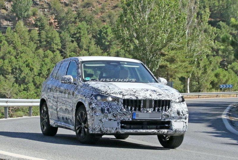 2022 BMW X1 test sırasında bir kez daha kameralara yakalandı