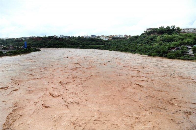 Pakistan'da şiddetli muson yağmuru