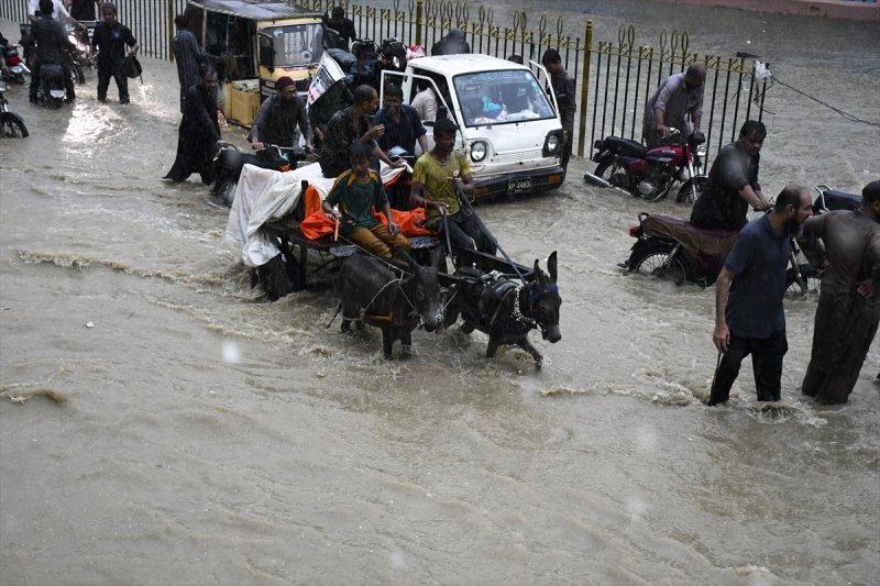 Pakistan'da şiddetli muson yağmuru