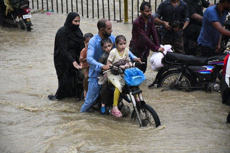 Pakistan'da şiddetli muson yağmuru