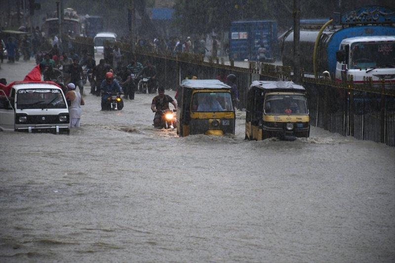Pakistan'da şiddetli muson yağmuru