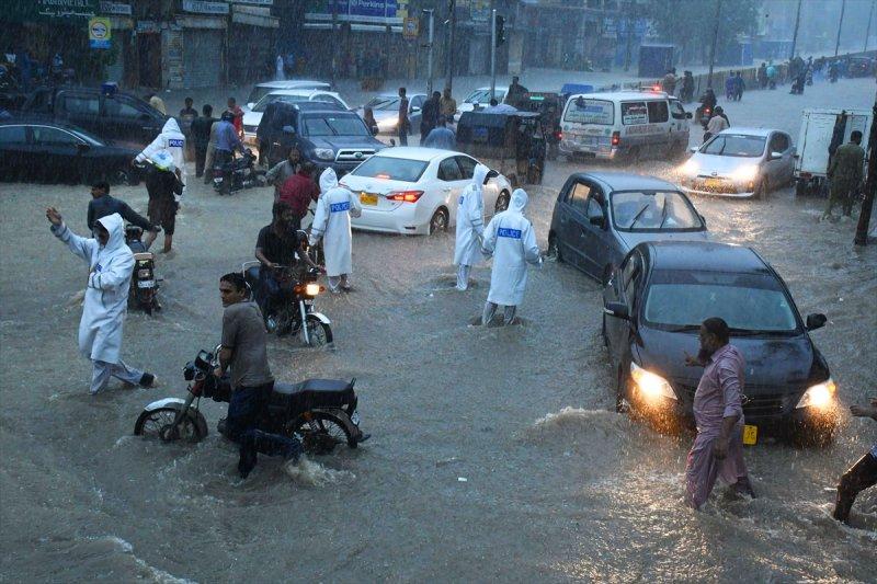 Pakistan'da şiddetli muson yağmuru