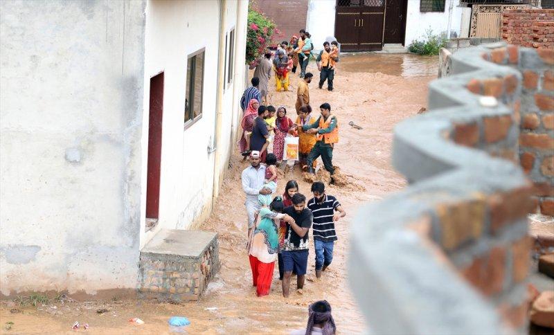 Pakistan'da şiddetli muson yağmuru