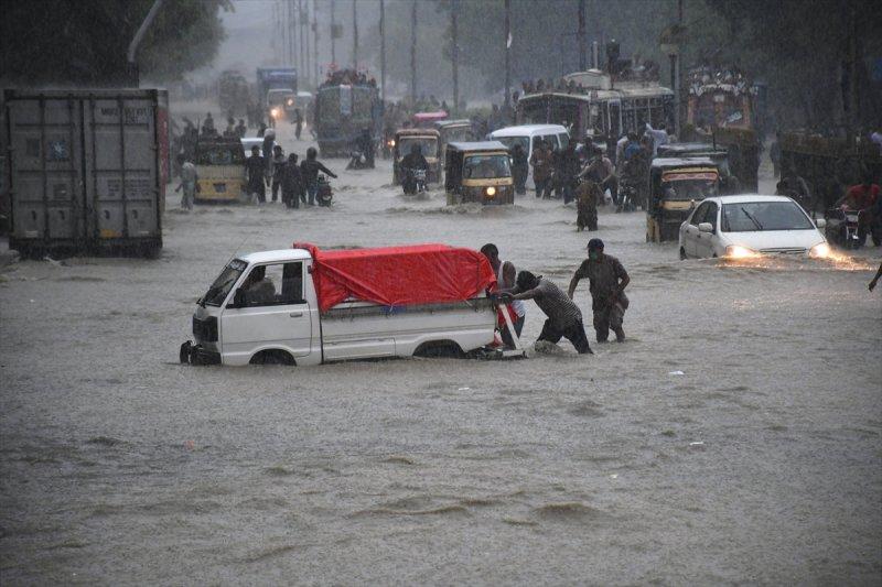 Pakistan'da şiddetli muson yağmuru