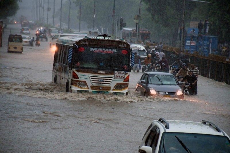 Pakistan'da şiddetli muson yağmuru