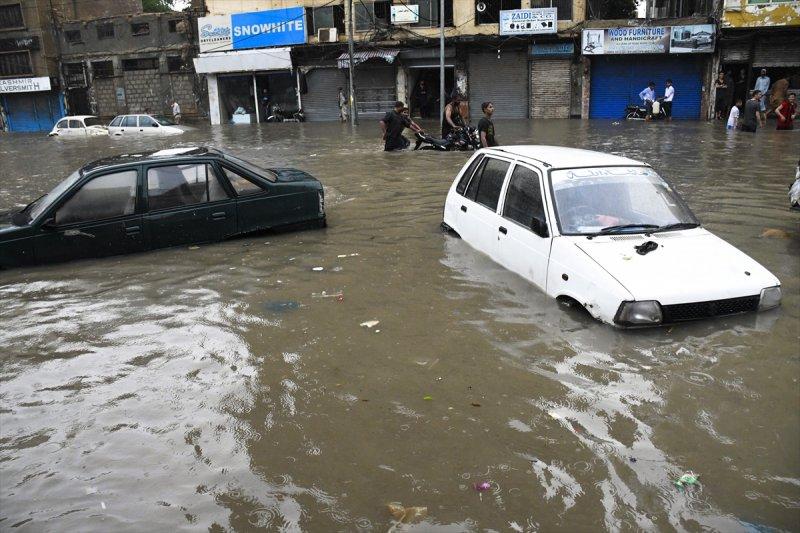 Pakistan'da şiddetli muson yağmuru