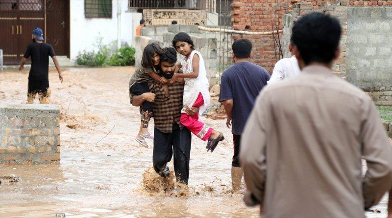 Pakistan'da şiddetli muson yağmuru
